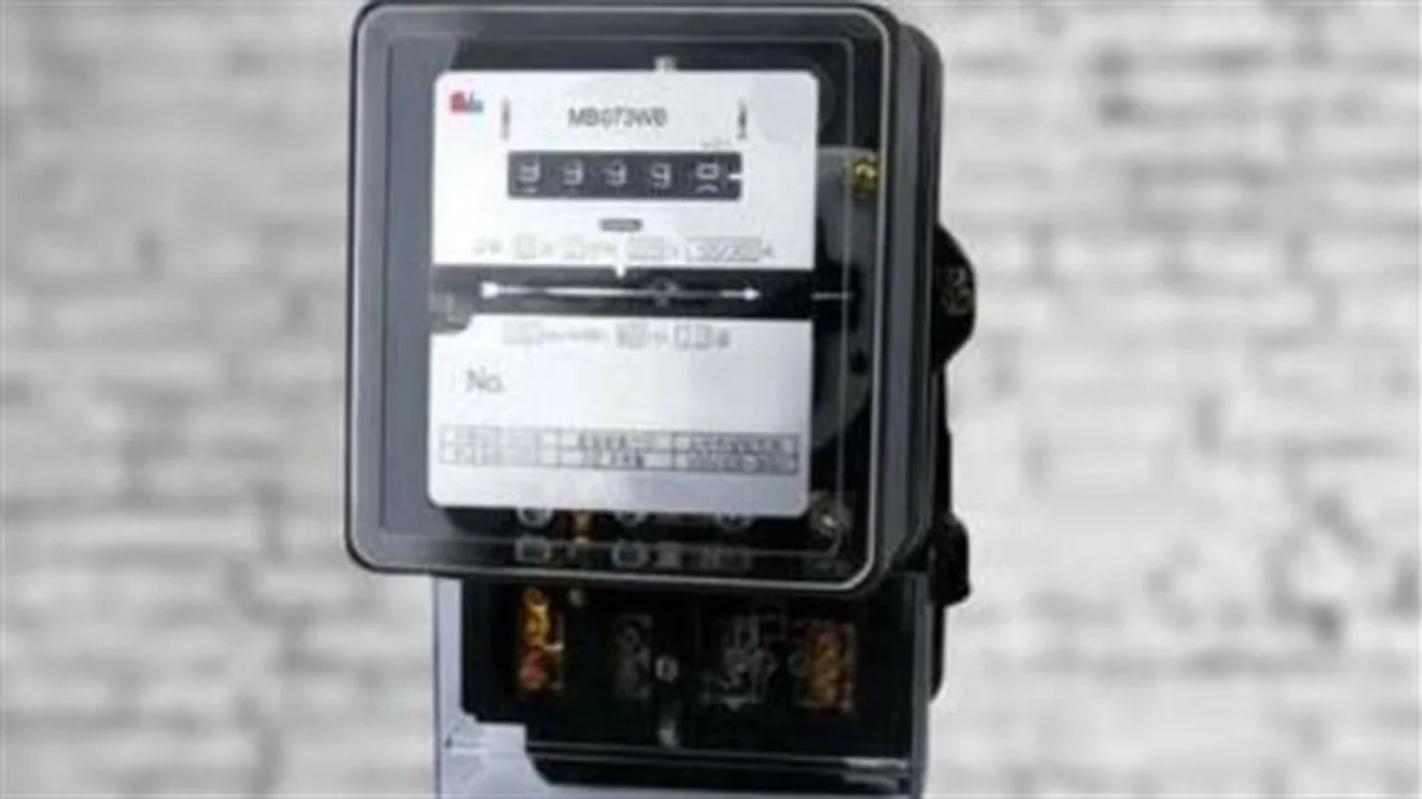 مخالفة الشروط.. تفاصيل قانونية تؤدي لرفع عداد الكهرباء عن المشتركين فوراً